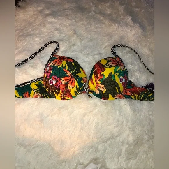 LASCANA Tropical Floral Bikini Top - Picture 2 of 16